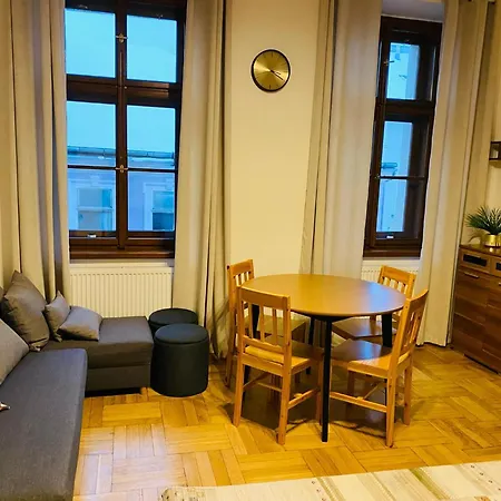 Stylový U Velkého Náměstí 2, Wi-fi, Netflix, Vana * Hradec Králové